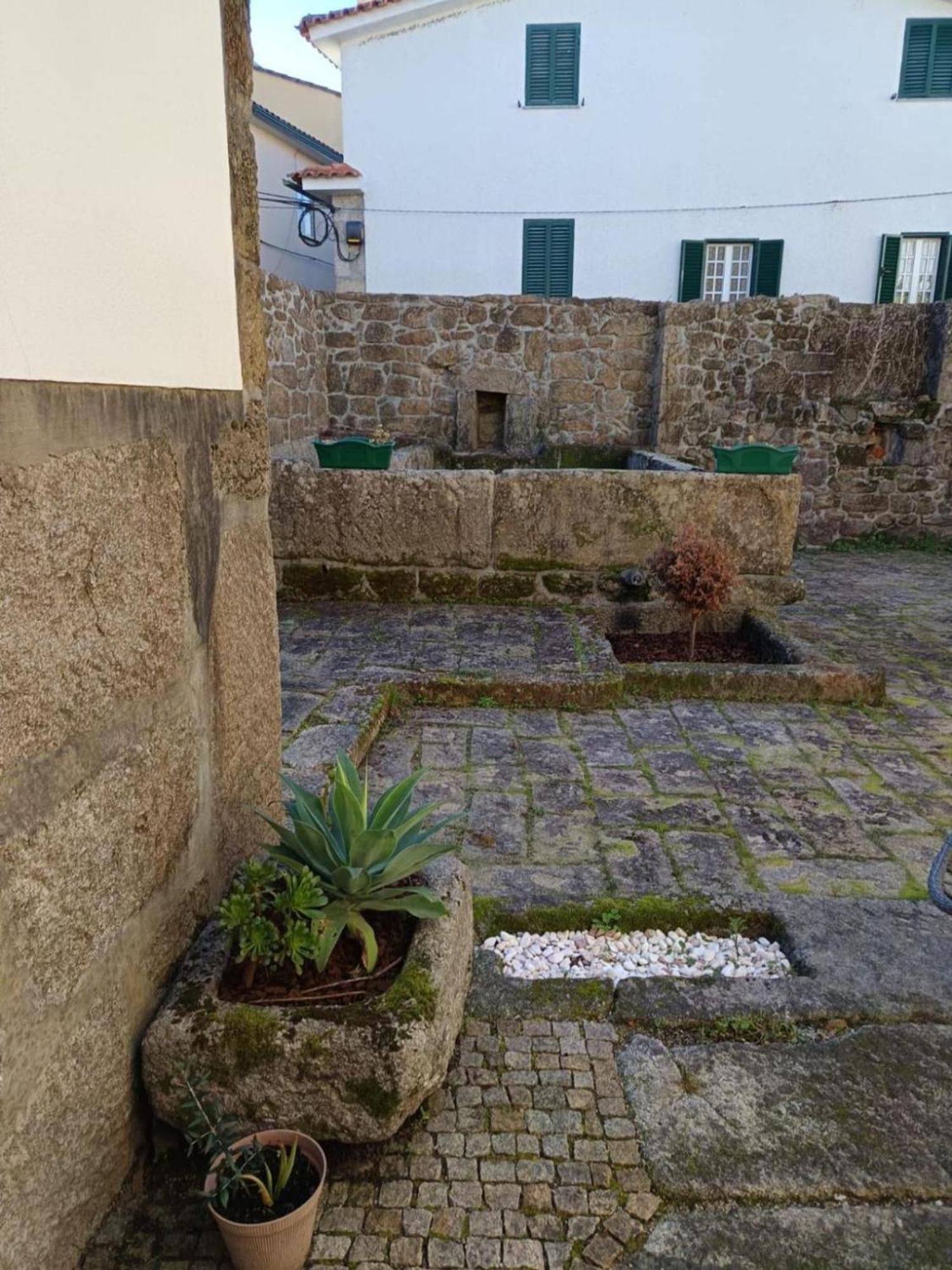 Casa Dos Livros - Guest House Vila Nova de Tazem Exterior foto